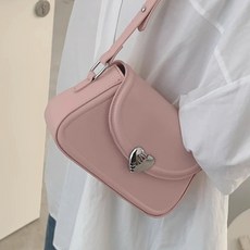 연이랜드 디테일 하트 바게트백