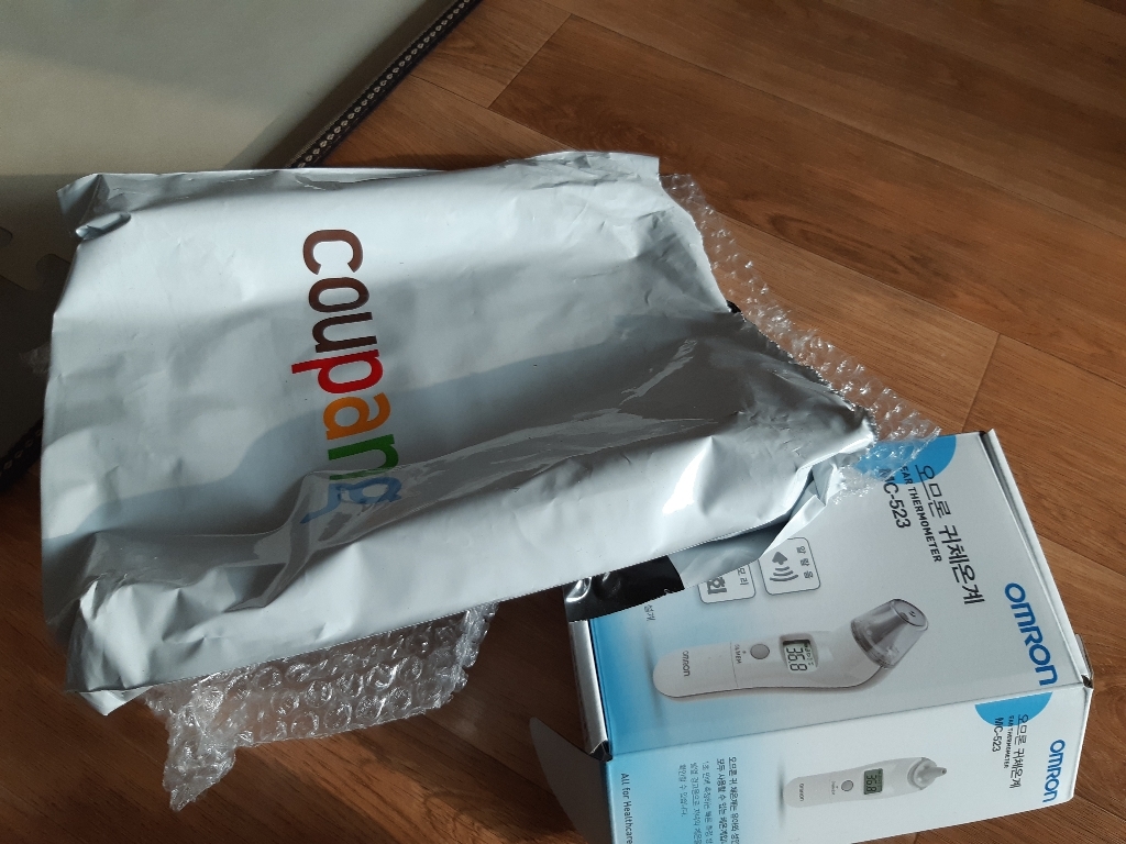 오므론 귀 적외선 체온계 C-523