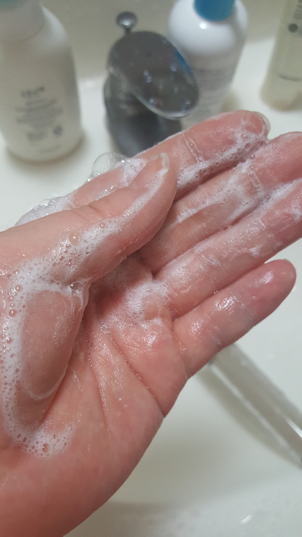 어스로하 대용량 쌀겨 클렌징 폼