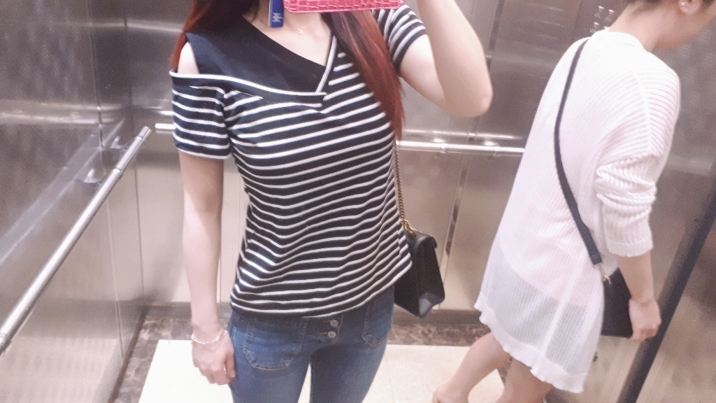 이노뱅크 ZH-D168 여성 여름 오프숄더 포인트 반팔 티셔츠 글래머한티셔츠 리뷰 후기