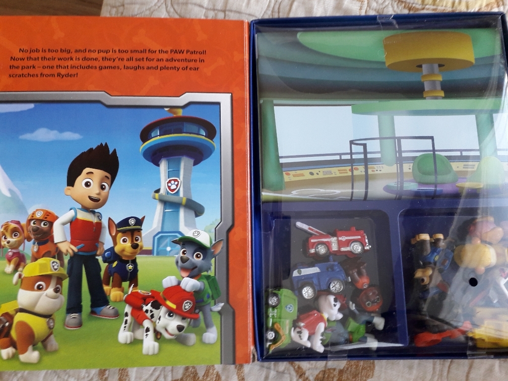 aw atro y Busy Book 퍼피구조대 비지북 피규어책