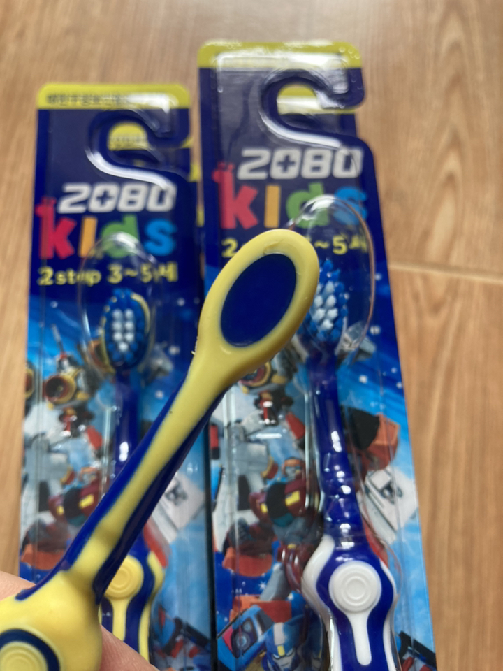 2080 키즈 또봇V 2ste 유아칫솔 리뷰후기
