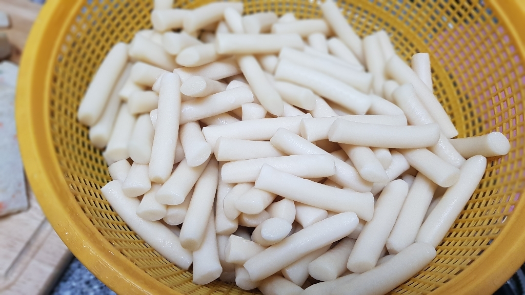 낭만부라더 찰떡볶이 알알이 가늘고 긴 떡