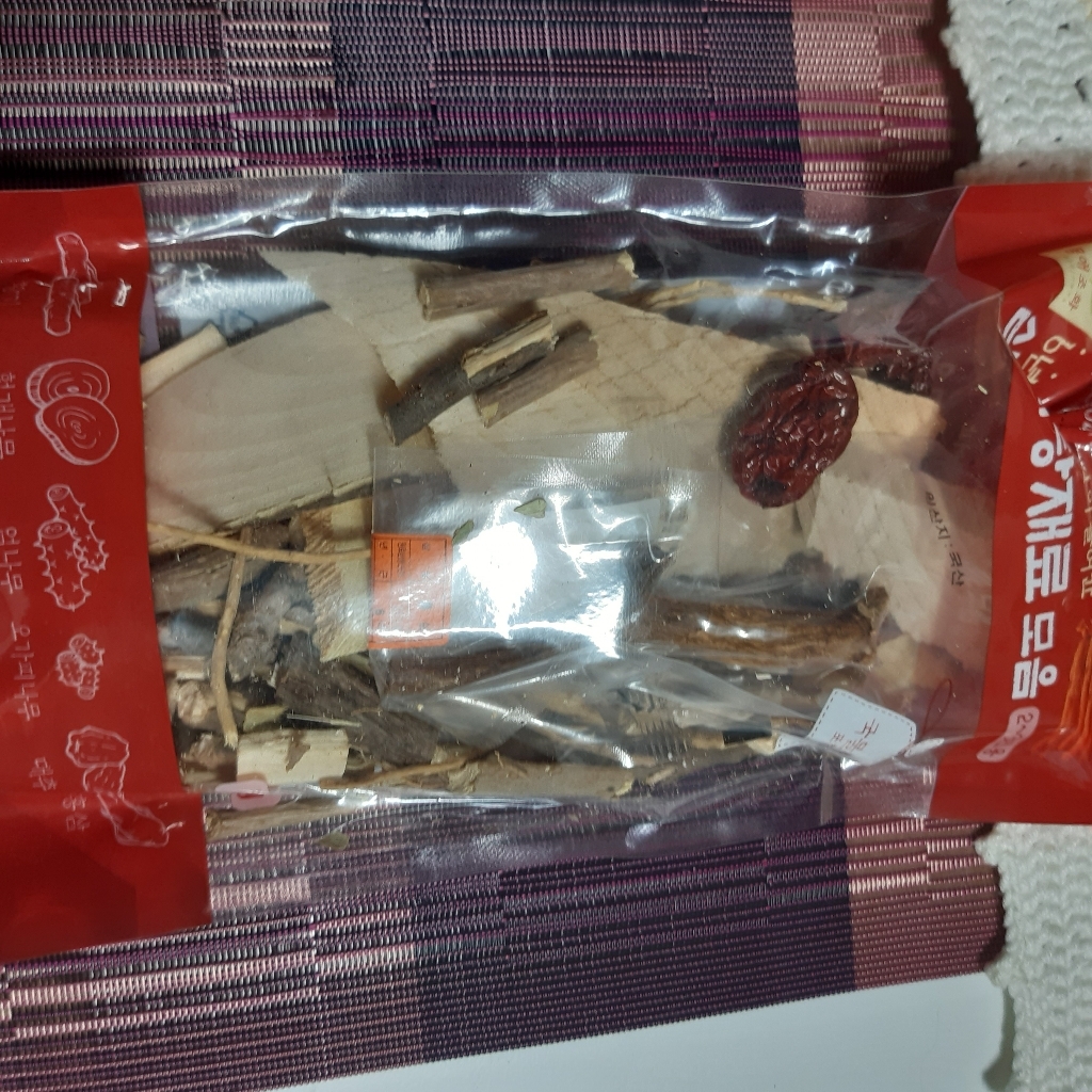 몸애조화 6년근 홍삼이 들어간 삼계탕 재료 모음
