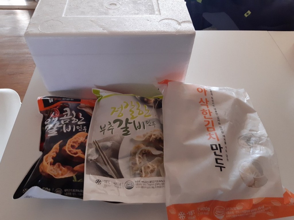 한만두 매콤한 갈비만두