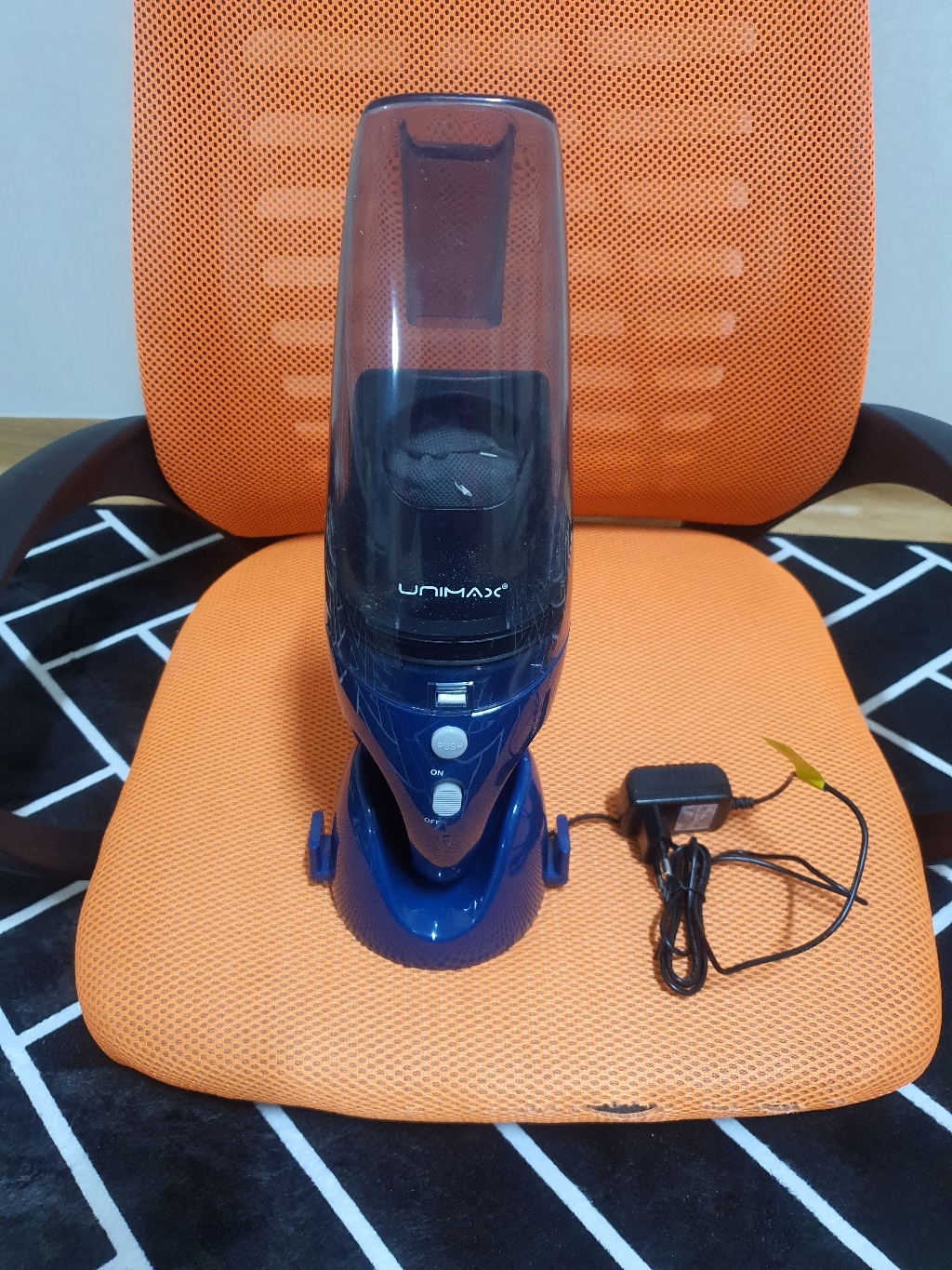 유니맥스 핸디형 무선청소기 UVC-1688