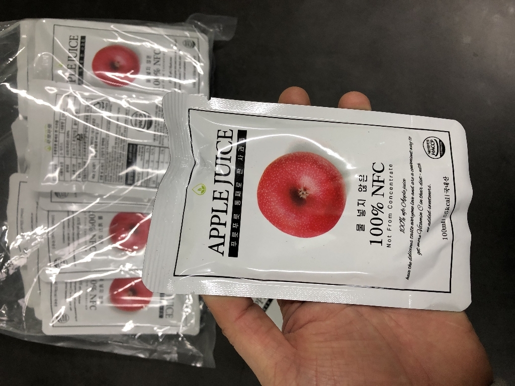 푸릇푸릇 통째로 짠 사과즙