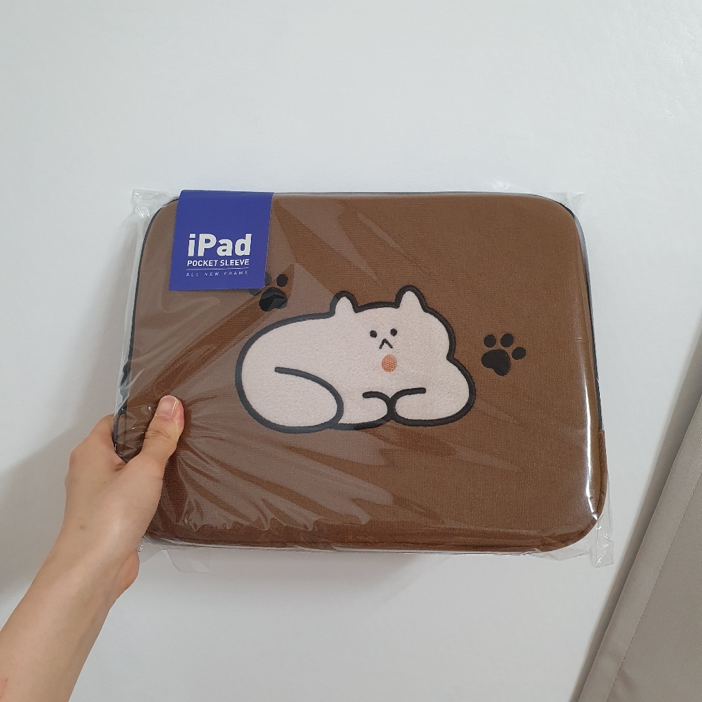 올뉴프레임 고양이 이해하기 자수 포켓 노트북 파우치