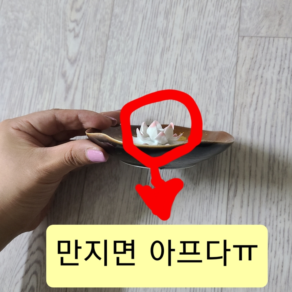 연잎속에 활짝핀 연꽃향꽂이 인센스홀더