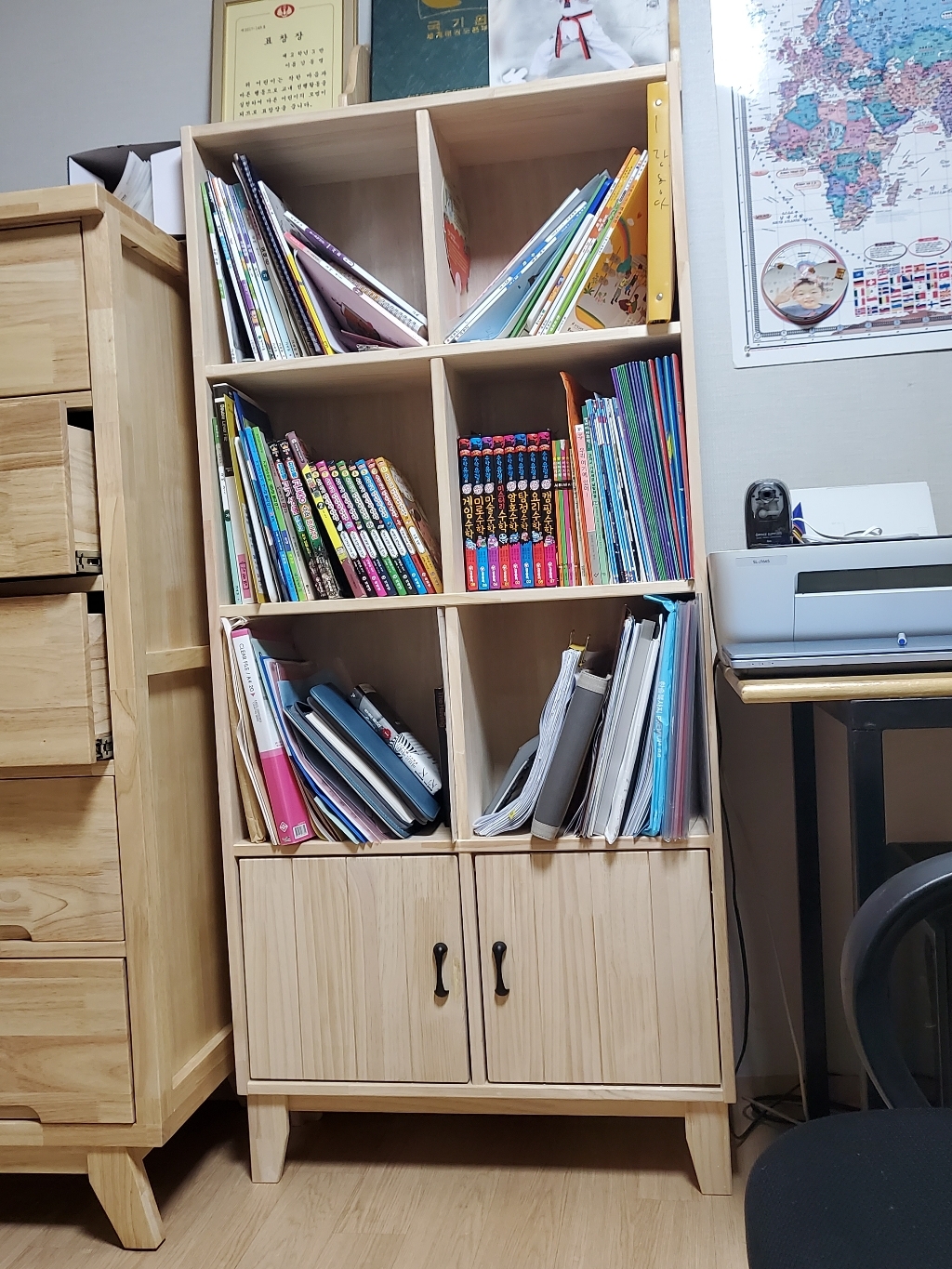 네시스 쏘론 가로세로 원목 책장 1400_도어형 265C
