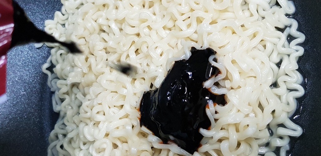 삼양 불타는고추짜장 라면 리뷰후기