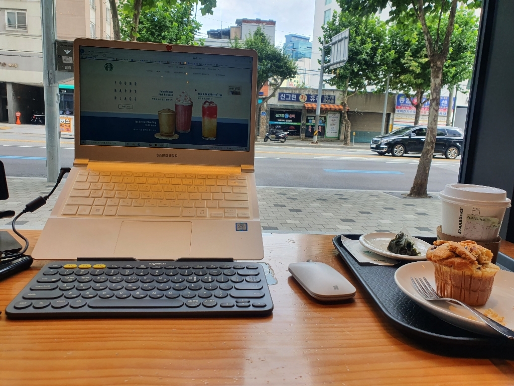 야스트 접이식 노트북 맥북 거치대 받침대 스탠드 알루미늄 휴대용 노트북 거치대
