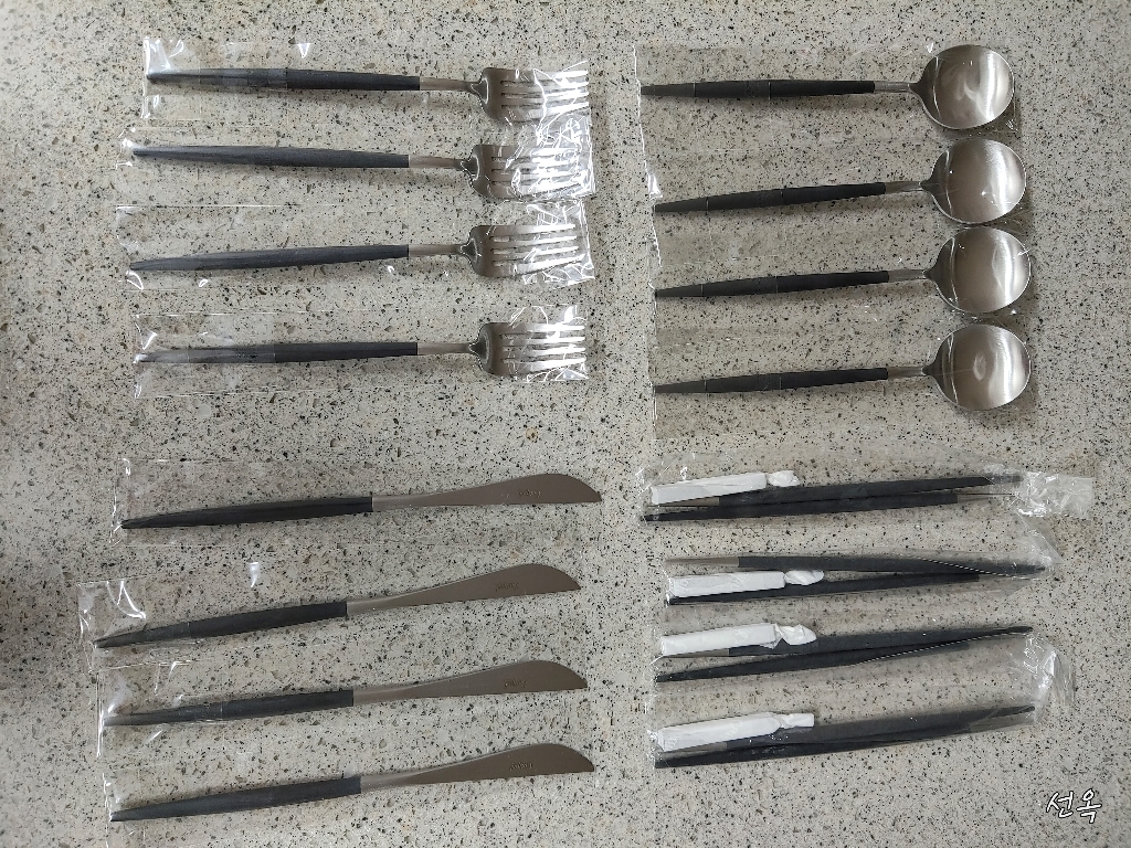 큐티폴 고아 디너 4종 4인조 커트러리