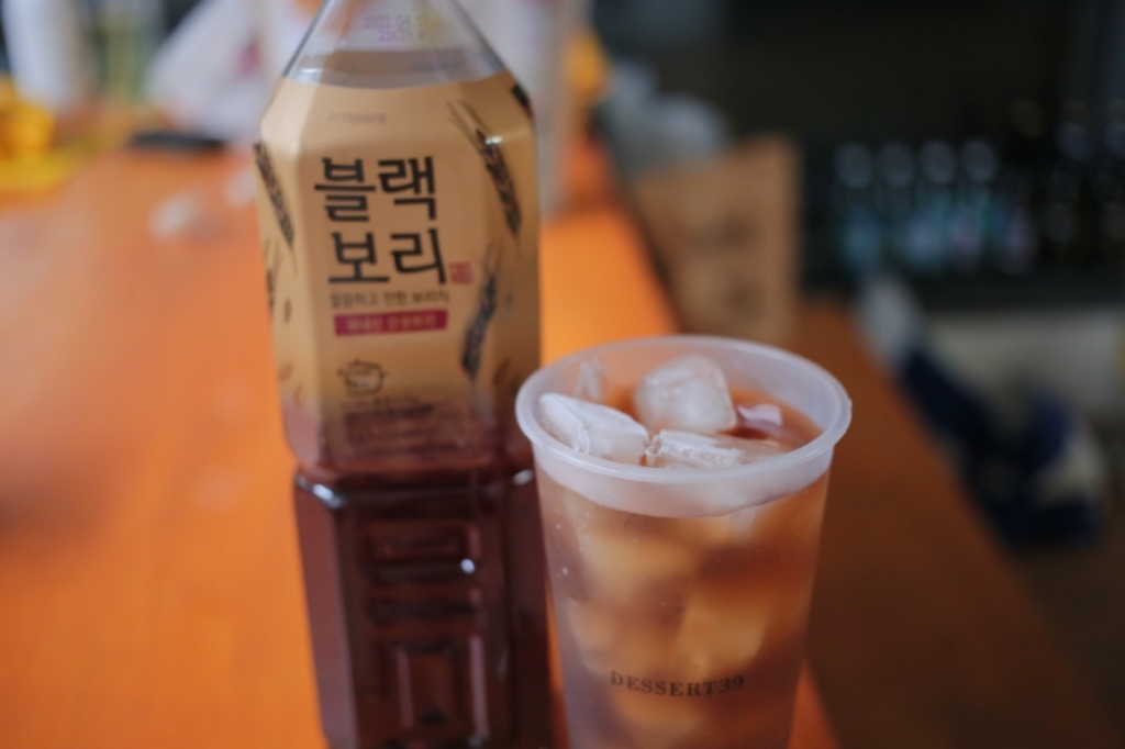 하이트진로 블랙보리차 음료