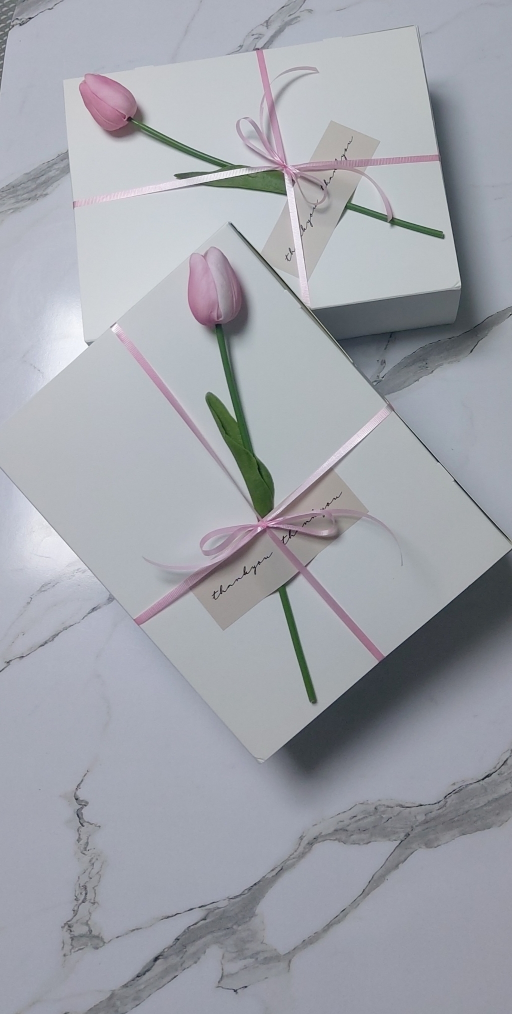 도나앤데코 블룸 직사각형 상자 화이트 대 아린 땡큐스티커 튤립 장식꽃 핑크 마끈