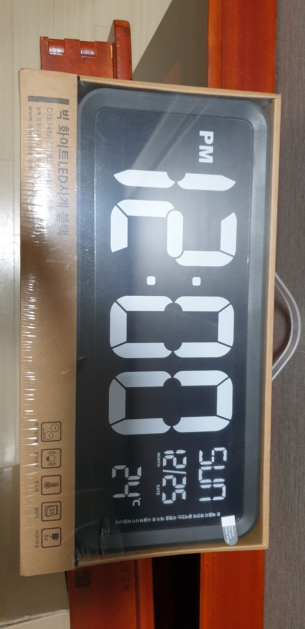 오리엔트 빅 디짓 화이트 ED 벽 탁상 겸용 디지털시계 OT874