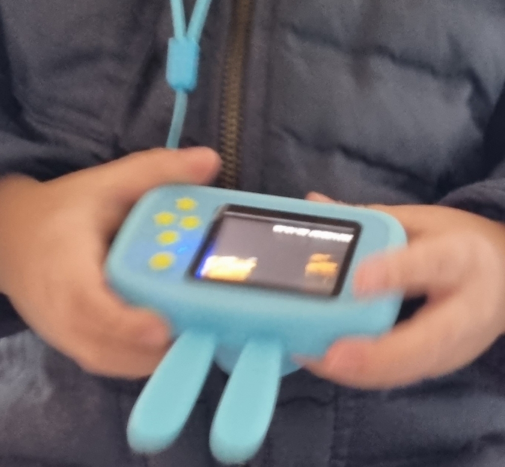 아이쁘다 퍼니샷 2000만 화소 어린이 카메라 블루 목걸이 스트랩 마이크로 5핀 USB 케이블 멋내기 스티커 랜덤발송 리뷰후기