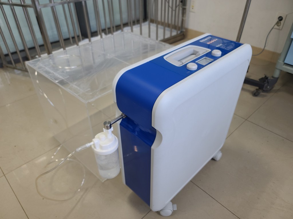 [CU메디칼] 강아지 산소발생기 클로버 O2-40 / Krober / 저소음 독일정품 / 아크릴 산소방 새상품 증정 / 반려동물 전용 산소마스크 증정