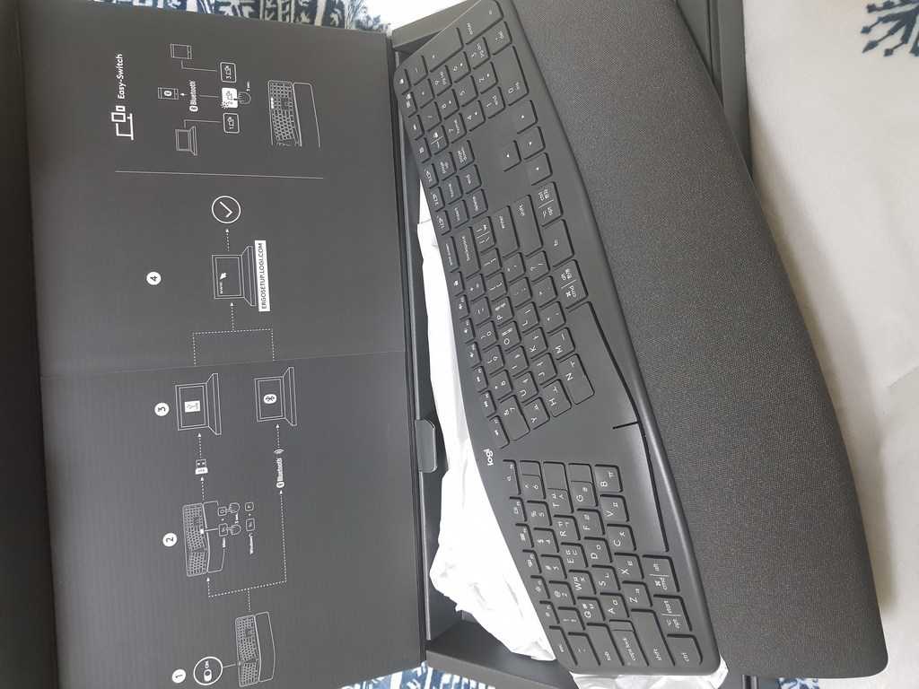 로지텍 고급 무선 키보드 ERO K860