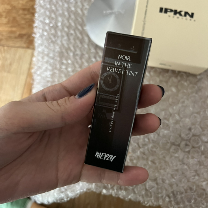 머지 느와르 인 더 벨벳 틴트