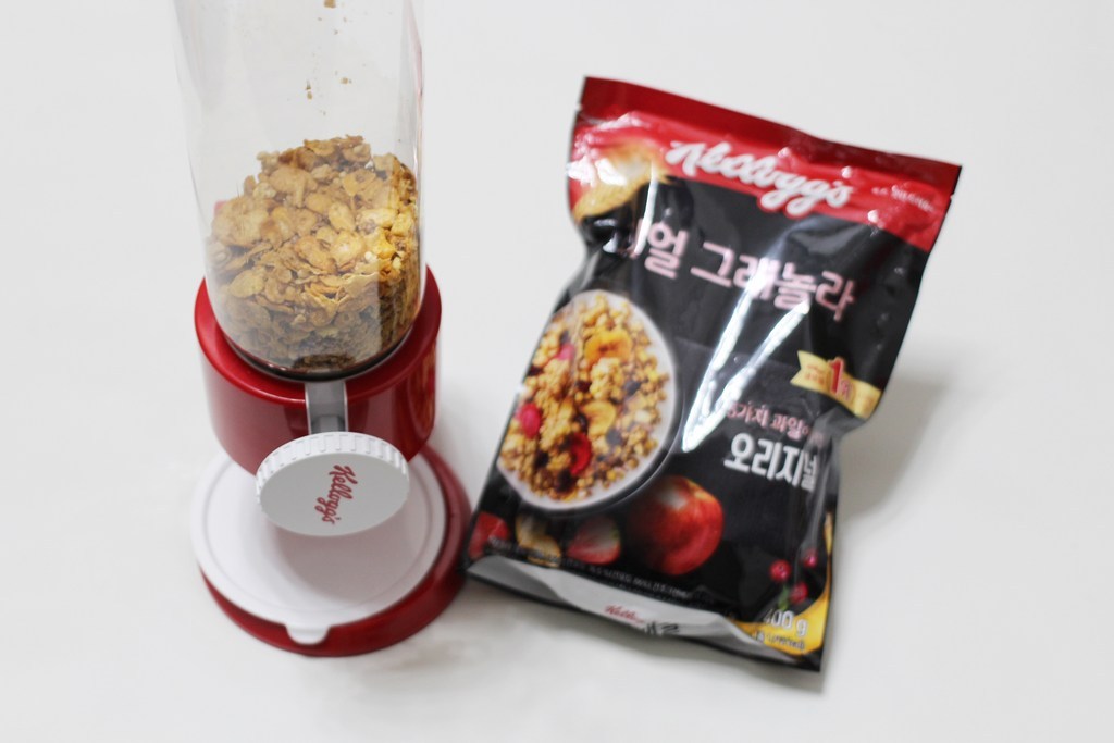 켈로그 시리얼 디스펜서 레드  리얼그래놀라