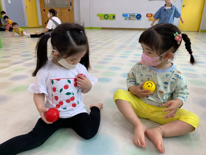 라라아망 여아용 체리 프릴티셔츠