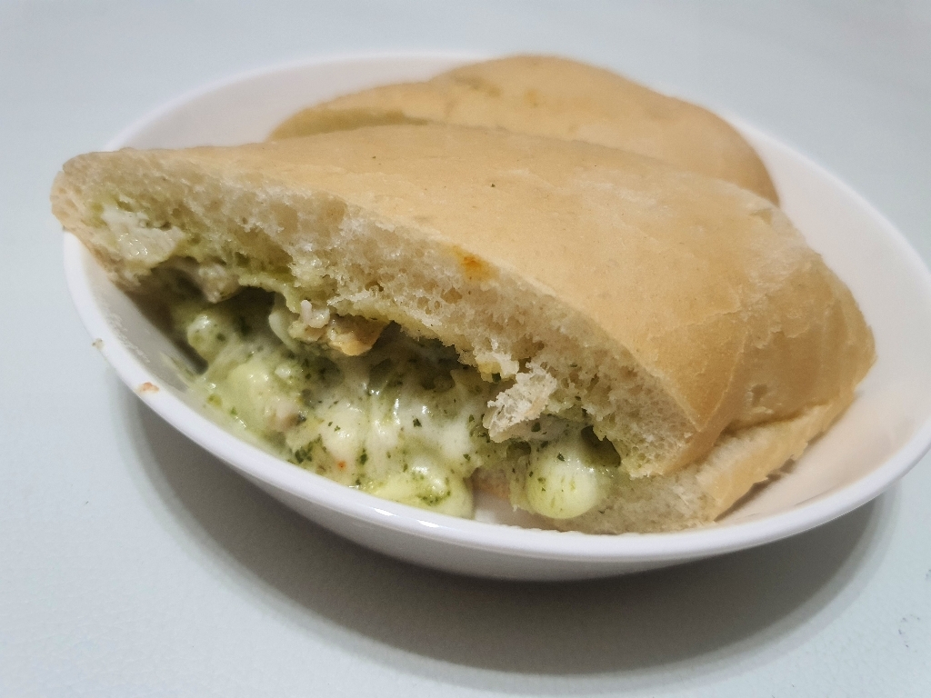 테이트 바질 앤 치킨 샌드위치 리뷰후기