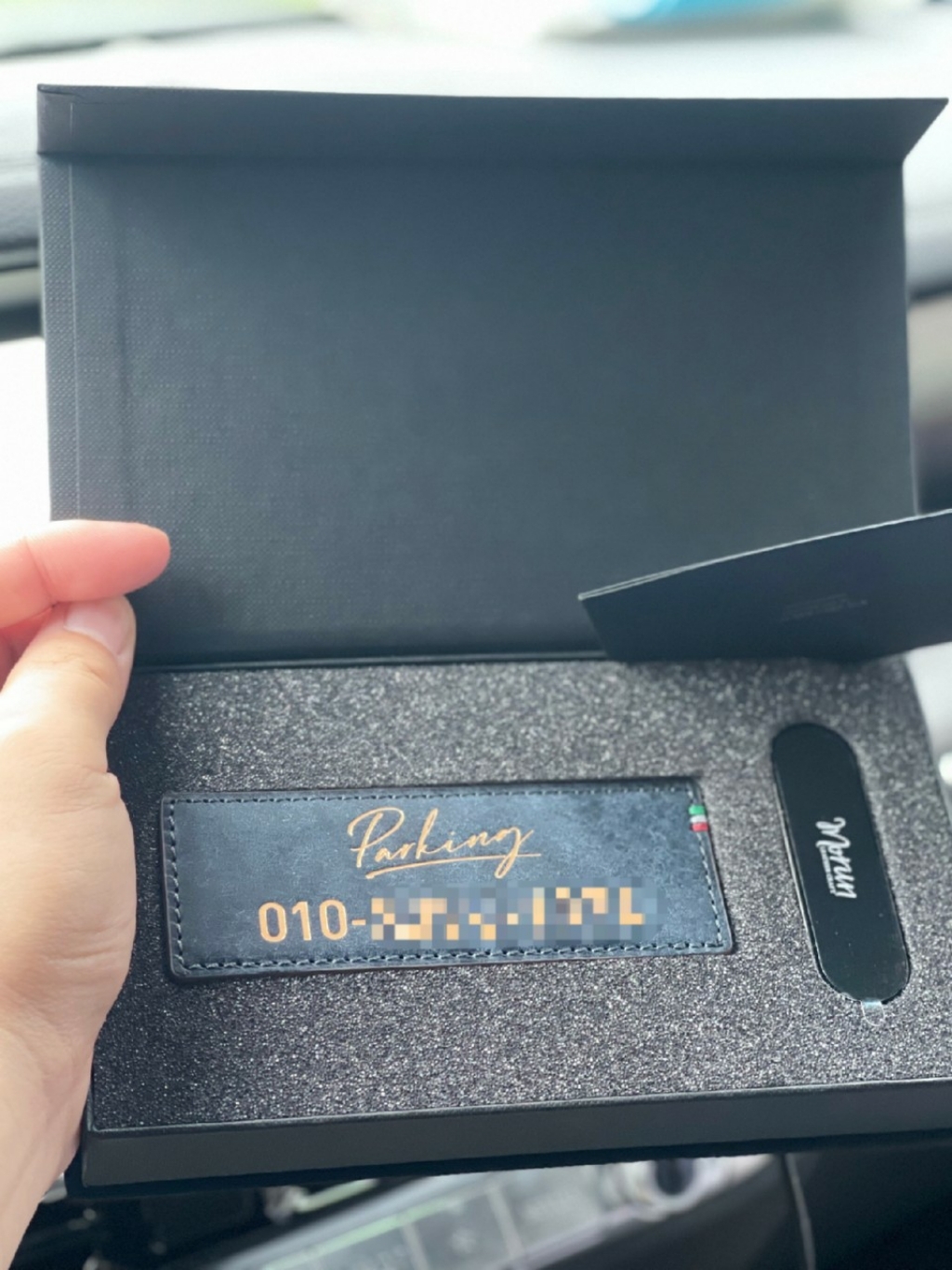 모런 푸에블로 가죽 주차번판 A타입 벤츠 BW 아우디 폭스바겐 볼보 포르쉐 현대 기아 쉐보레 쌍용 삼성 미니 랜드로버 포드 테슬라 렉서스 레인지로버 디스커버리 지프 마세라티