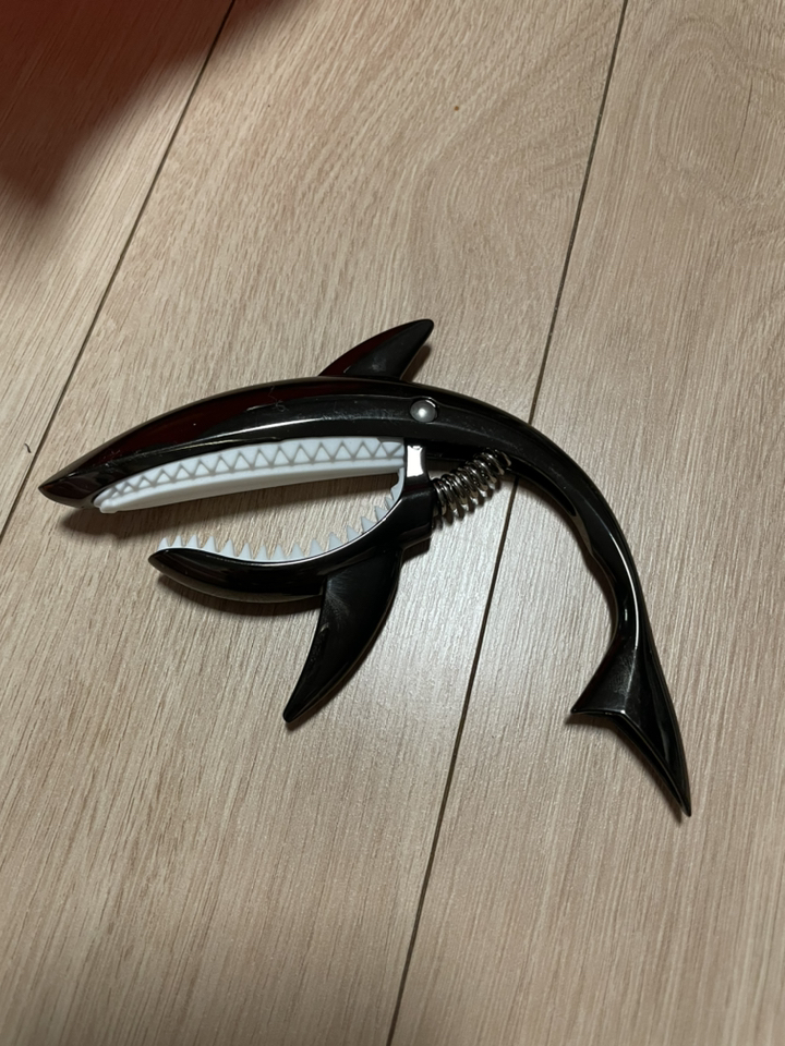 와이든 상어 메탈 기타카포 제트블랙