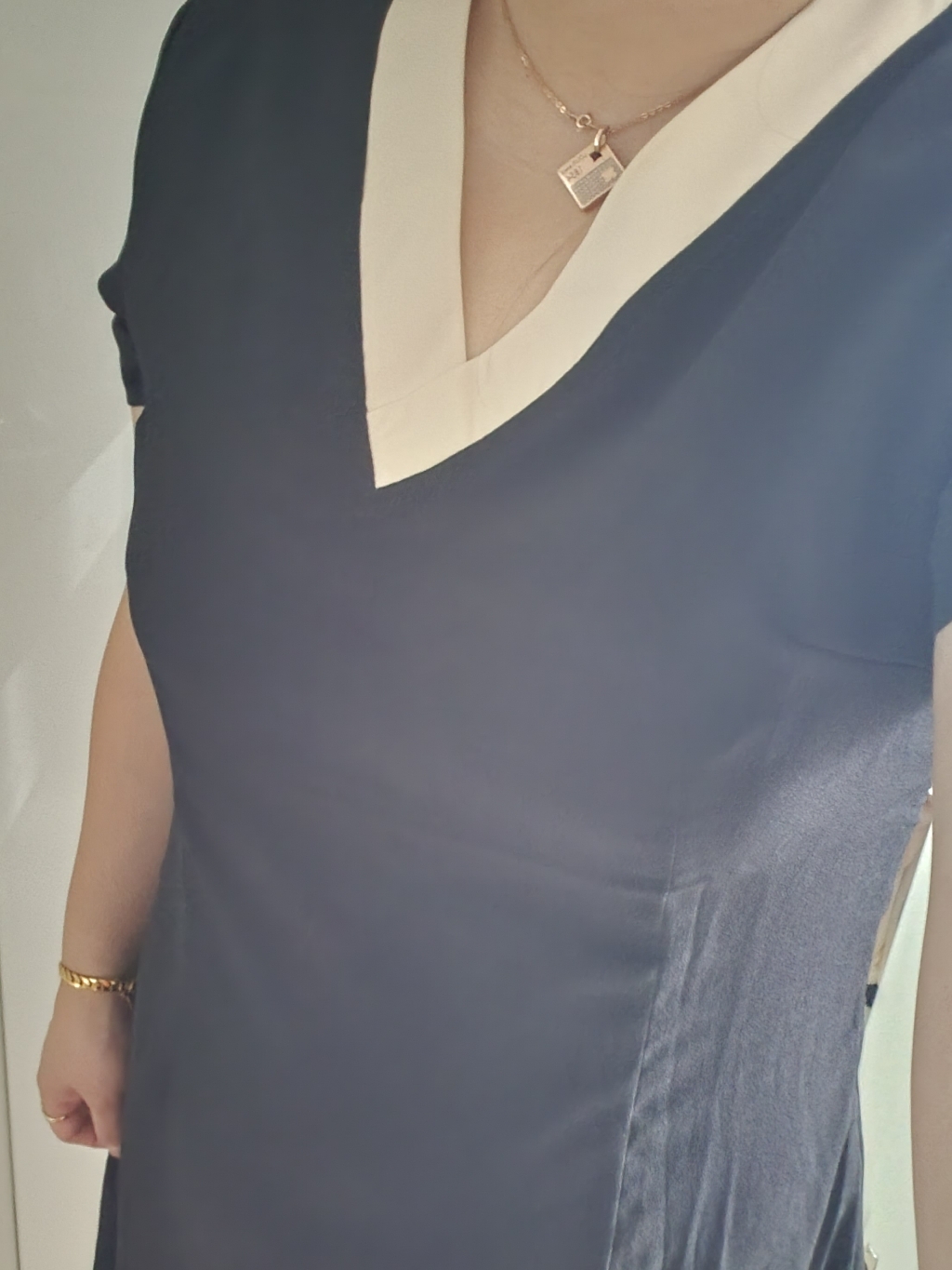 페이퍼먼츠 브이넥 배색 플레어 미디 원피스 01784