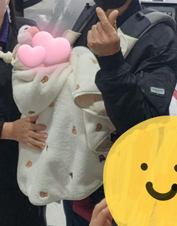 돗투돗X마로뜨 극세사 아기띠워머 아기 망토 블랭킷 후드 담요 겨울옷
