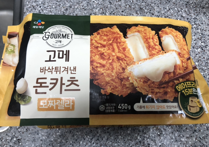 고메 바삭튀겨낸 모짜렐라 돈카츠 (냉동) 리뷰 후기