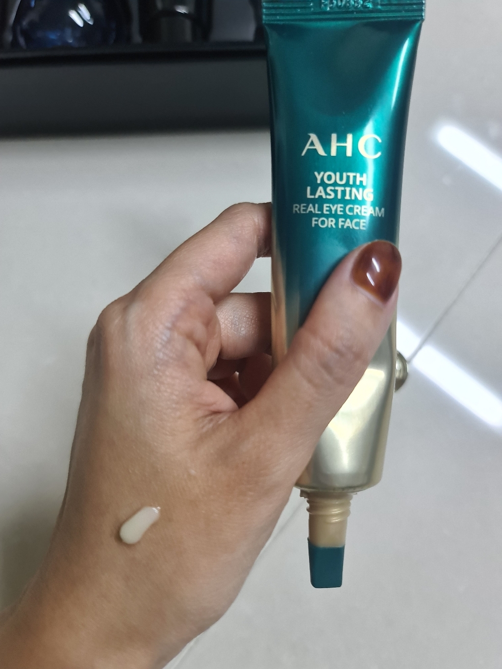 AHC 블랙 캐비어 유스 리츄얼 케어 쇼핑백