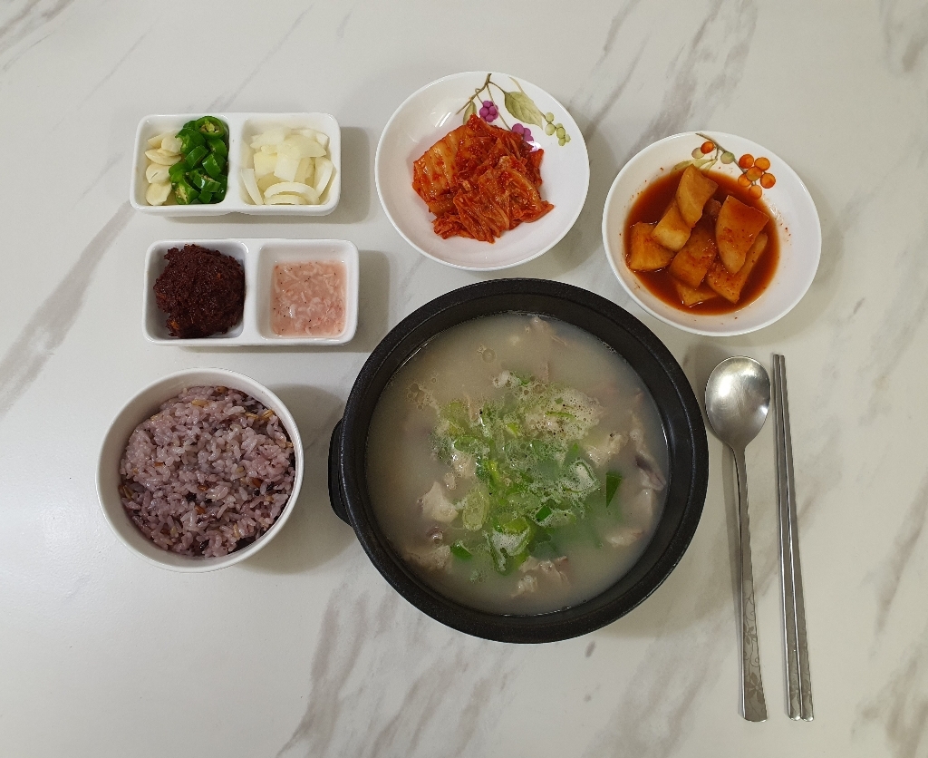 돼지 부속물 모듬 부속 6가지 간 허파 염통 오소리감투 곱창 도래창 고기 내장 부산물 모둠 특수부위 순대 옵션선택 암뽕 막창 피순대 전주 국내산 구이용 옛날 토종 고추 야채