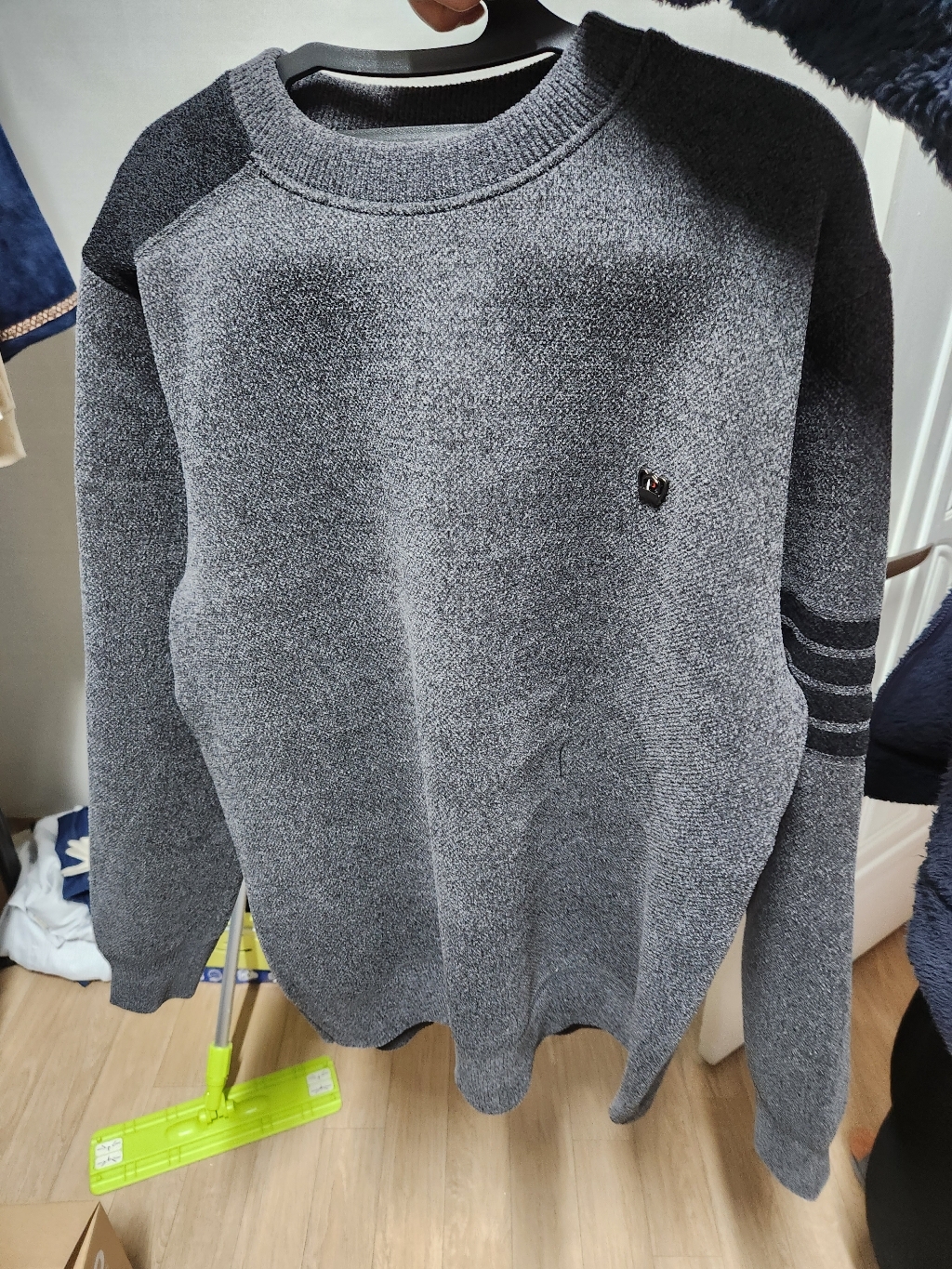 크라운 나노기모 보온 라인 니트