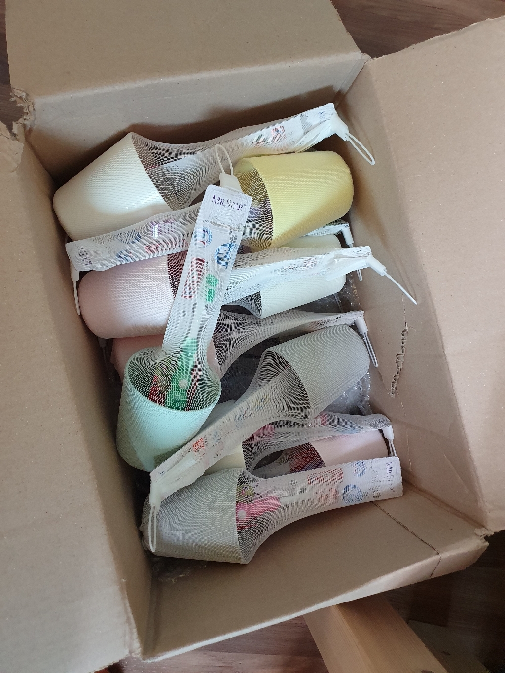 어린이집 생일 선물 답례품 유치원 입학 수료 선물 크리스마스 구디백 이케아 컵 애벌레 칫솔