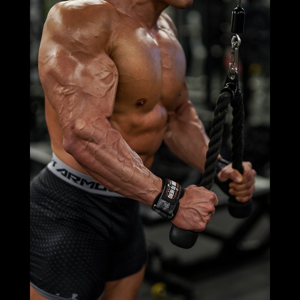 손목 통증 없이 헬스에서 더 많은 무게 들어 올리기