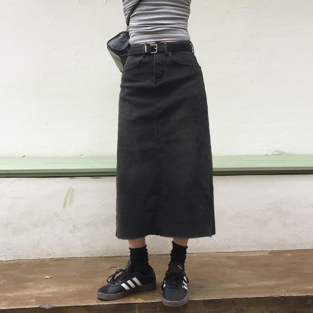 따뜻함과 스타일을 모두 갖춘 잇진 융털기모 데님 롱스커트