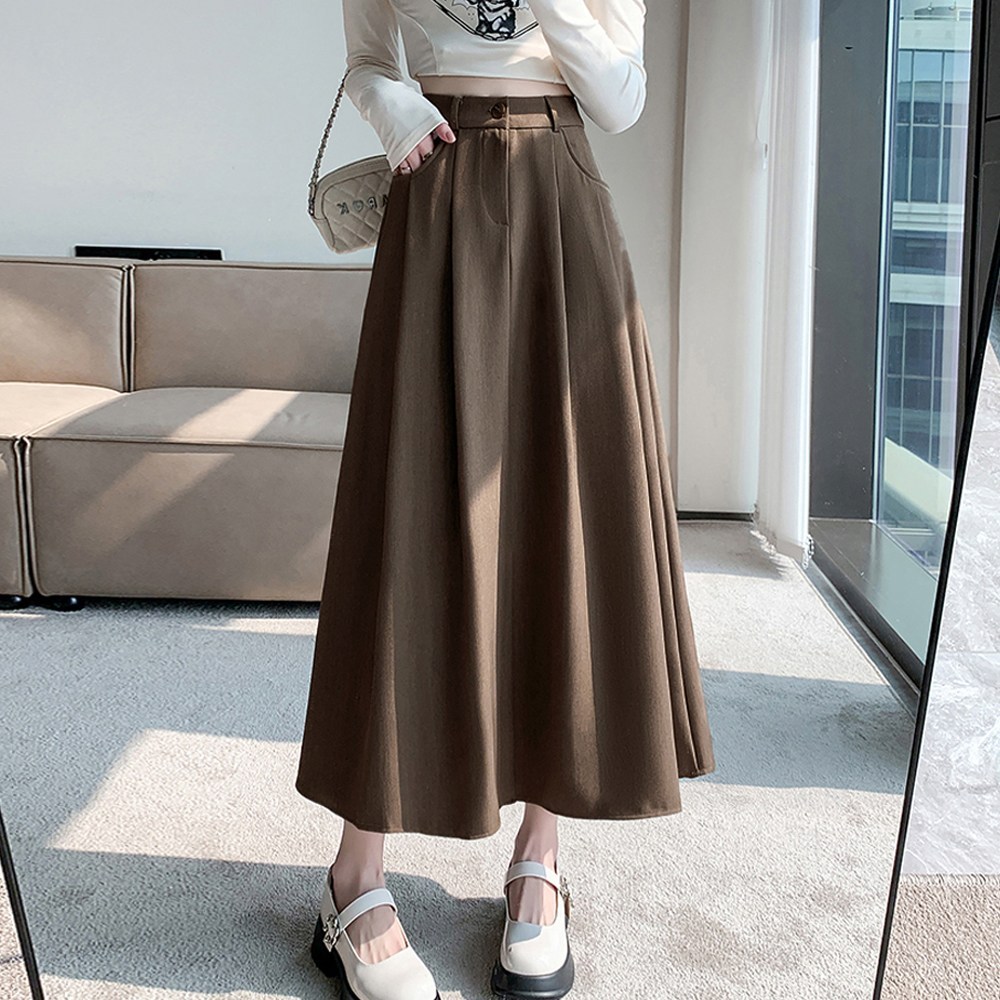 여성미를 더하는 플레어 롱 스커트, 지금 바로 만나보세요!