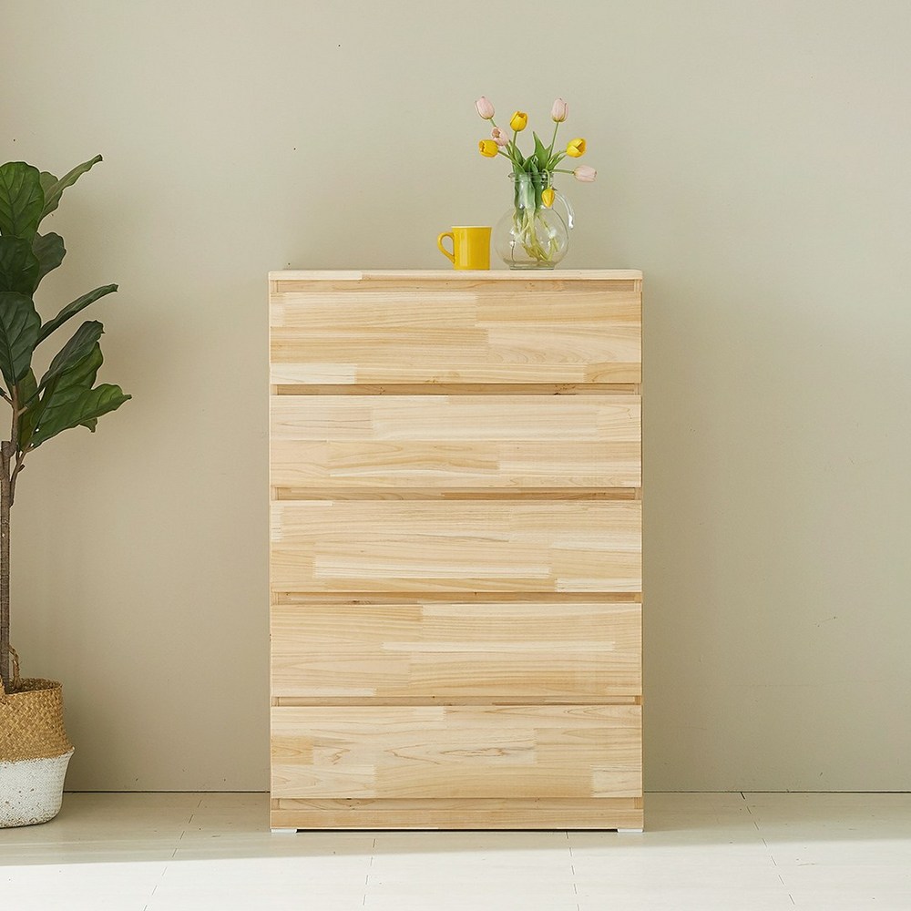 삼나무 원목의 자연스러운 아름다움과 편리함이 담긴 가이온 이너프 서랍장