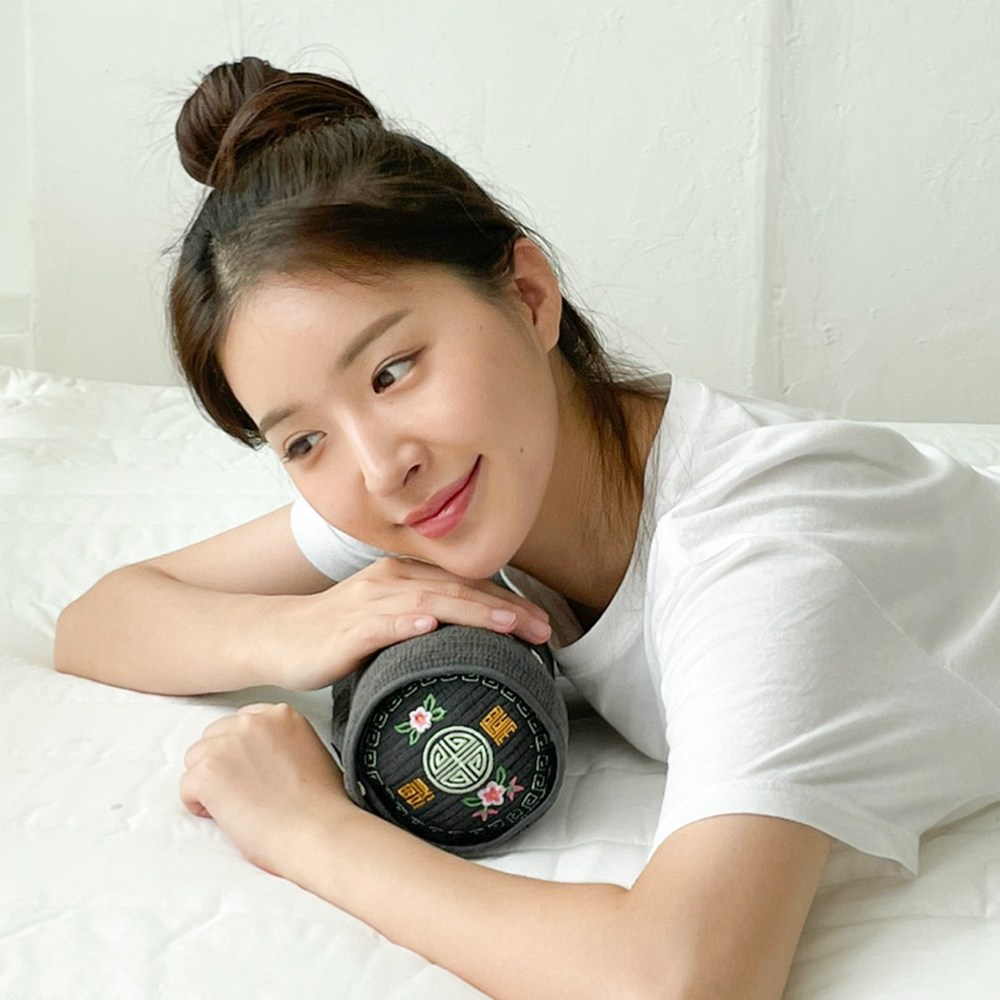 목과 어깨의 통증을 퇴치하는 1+1 집앤콕 경추베개