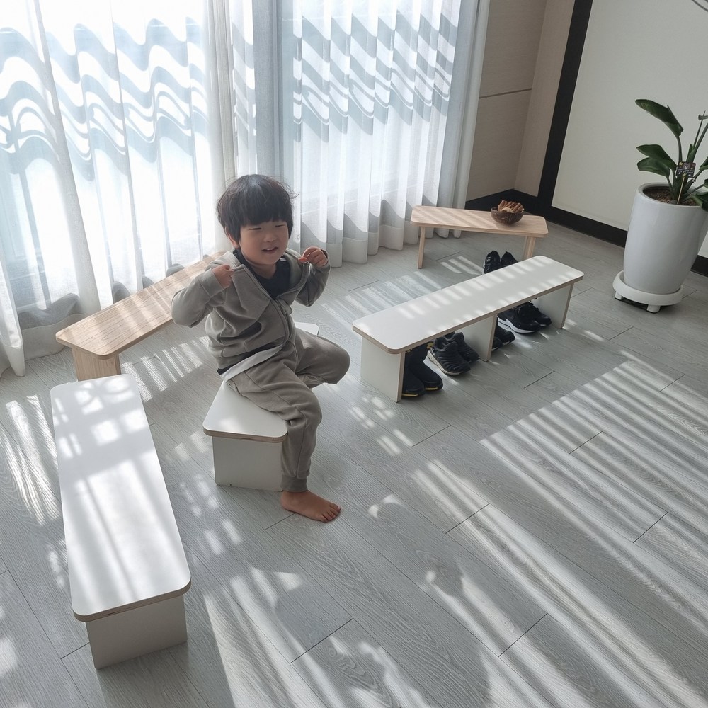 스스로 슈벤치: 현관에 편안함과 스타일을 더하는 필수 품목