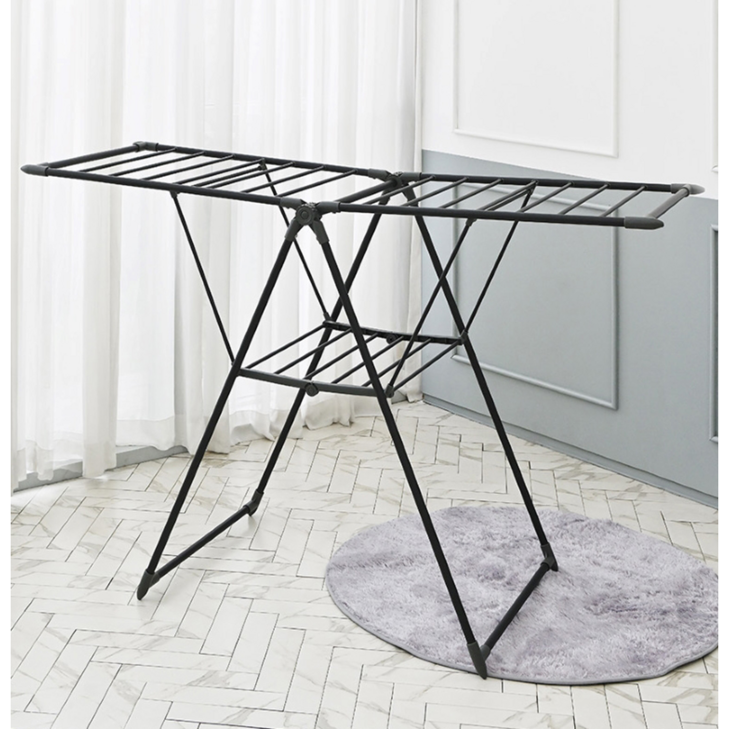 튼튼함과 실용성을 겸비한 락앤락 빨래건조대로 쾌적한 일상을 시작하세요.