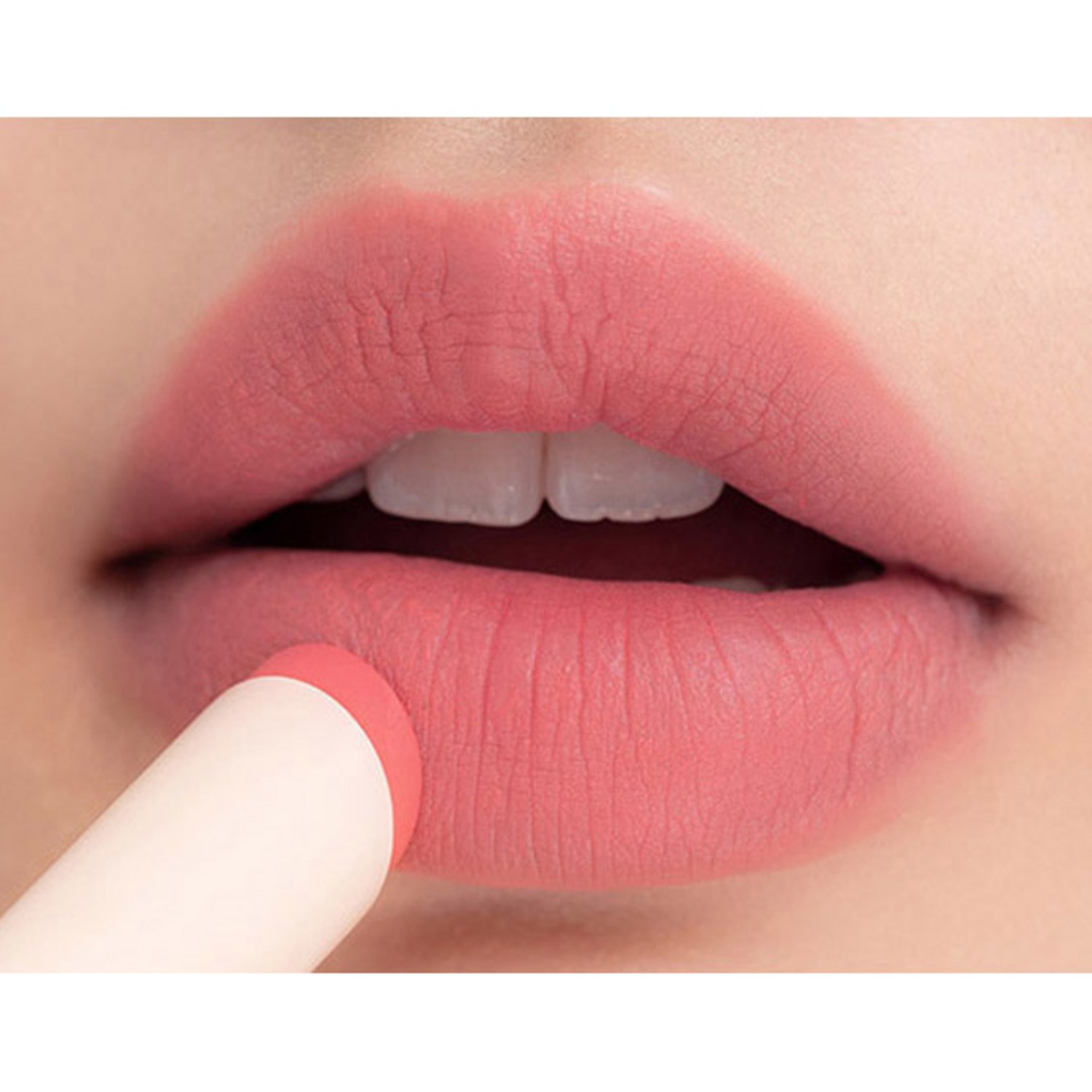 완벽한 매력적인 립 메이크업을 연출해보세요.