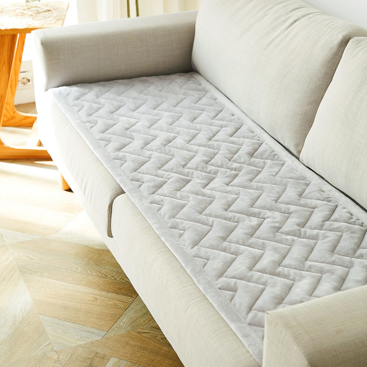 겨울에는 극세사 소파패드로 로맨틱한 여유를 누리세요!