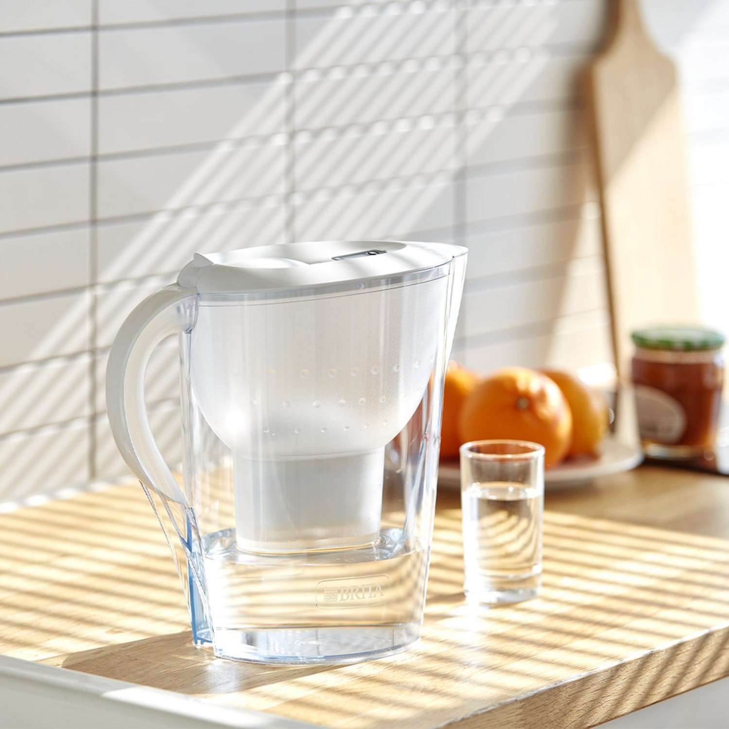 브리타 마렐라 XL 정수기로 깨끗한 물, 건강한 삶을 시작하세요.