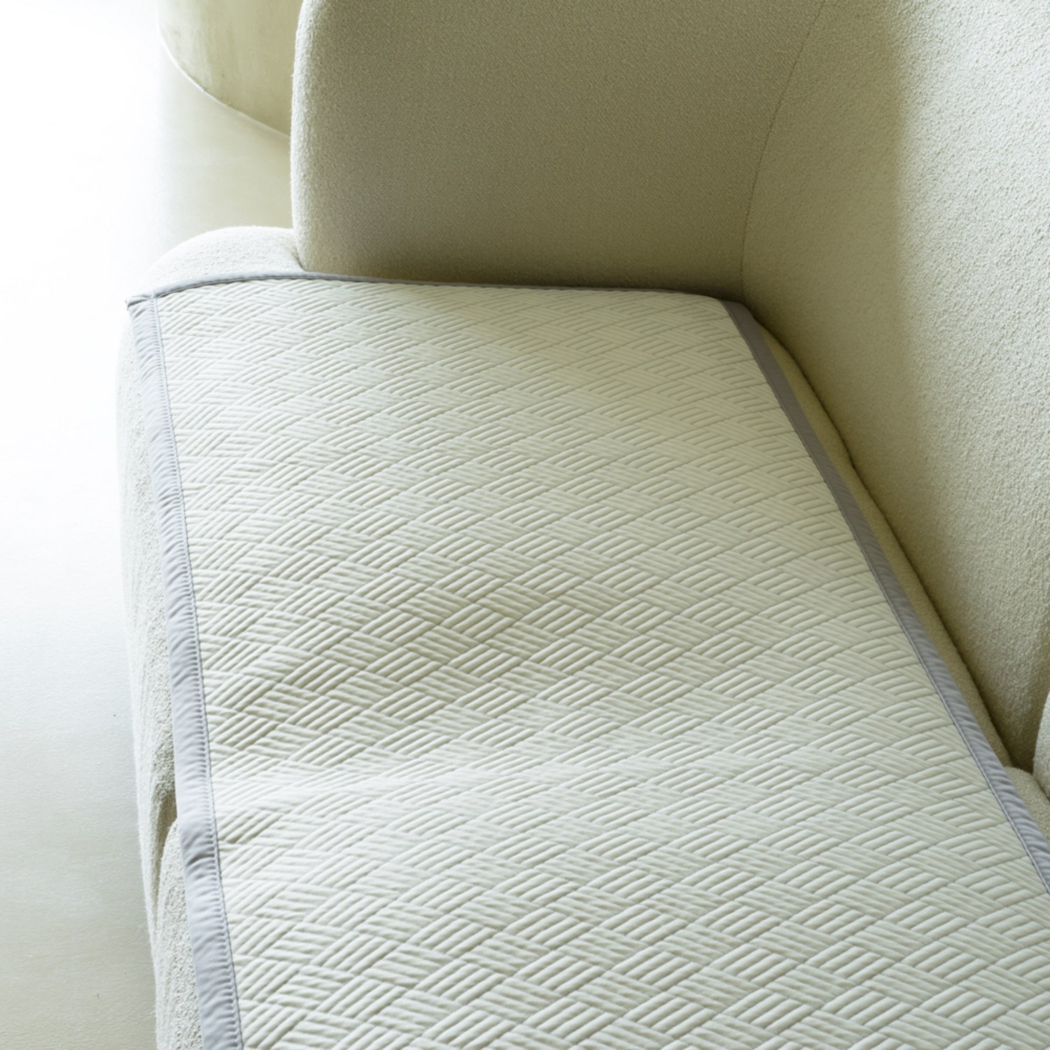 더위 걱정 없어! 인룸 아이스론 쿨 냉감 패드로 여름을 시원하게