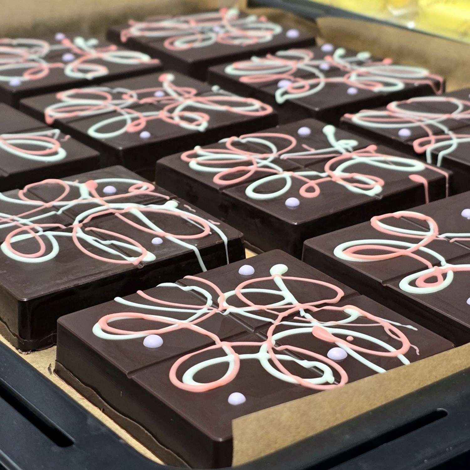 꿈결처럼 녹아드는 황홀한 맛, 수제 두바이 초콜릿의 향연