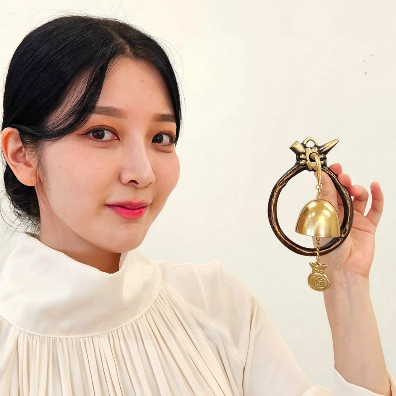 고풍스러운 현관의 수호자: 오복 삼재막이 소코뚜레 문종