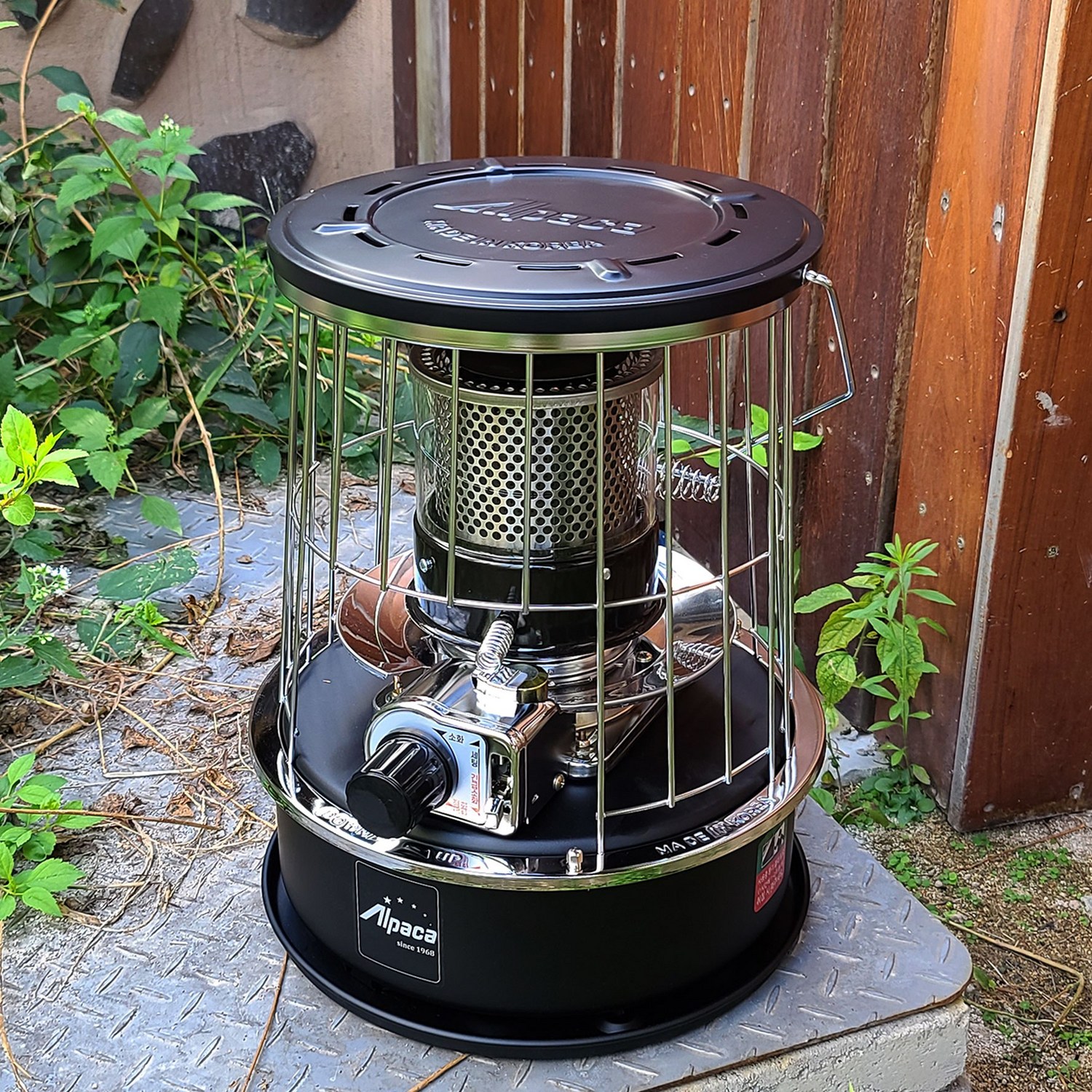 알파카 TS-77S 블랙: 겨울 캠핑의 낭만을 완성하는 따스함